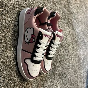 Hello Kitty, new never worn